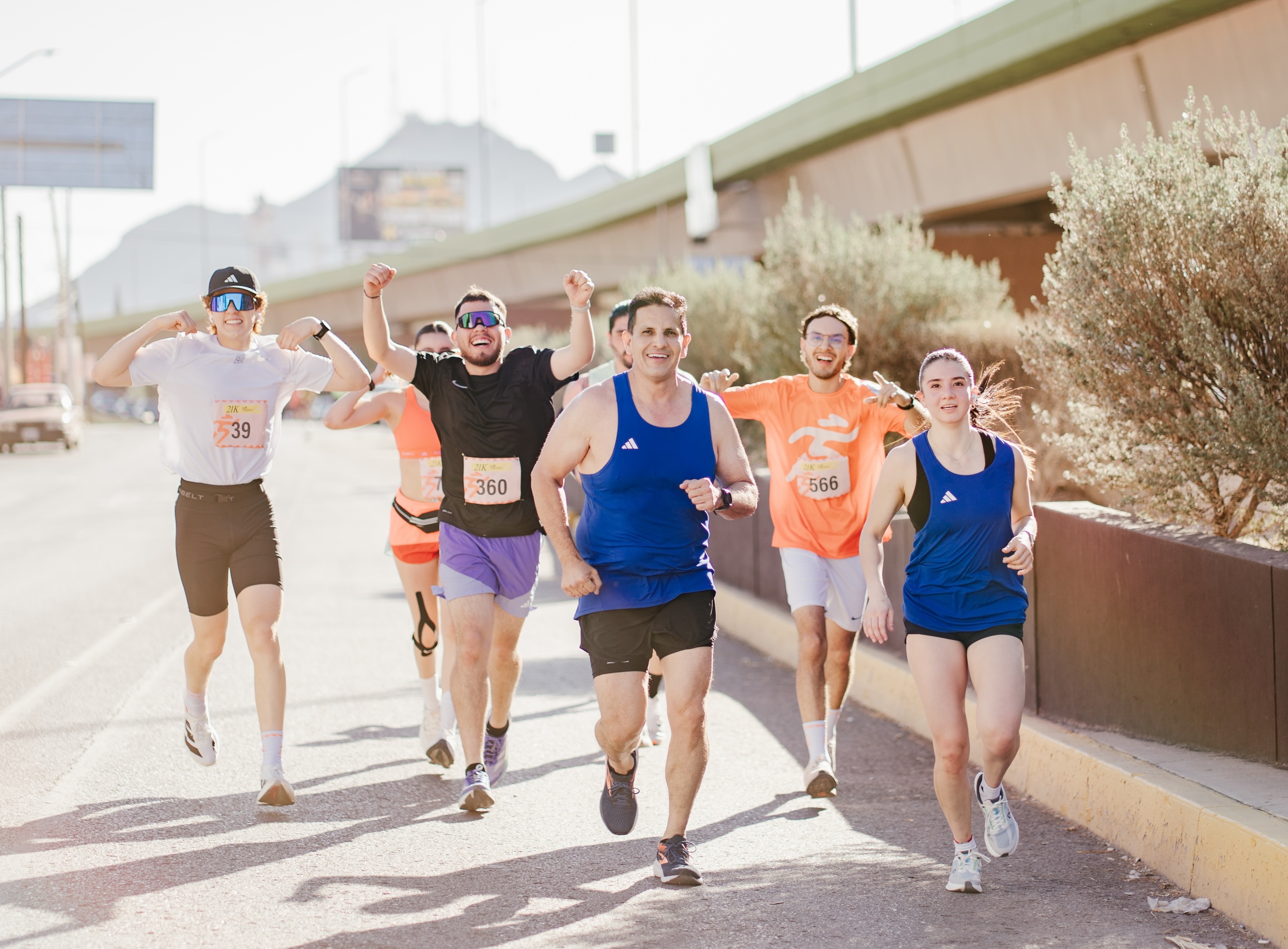 Grupo de atletas en carrera
